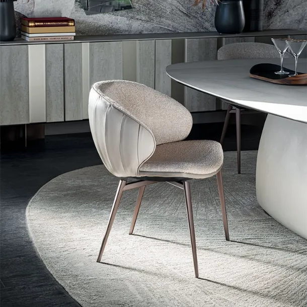Sedia Charlotte in tessuto e pelle di Cattelan Italia