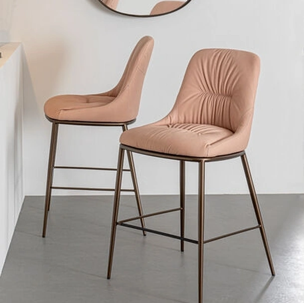 Sgabello Chic in pelle nabuk di Riflessi