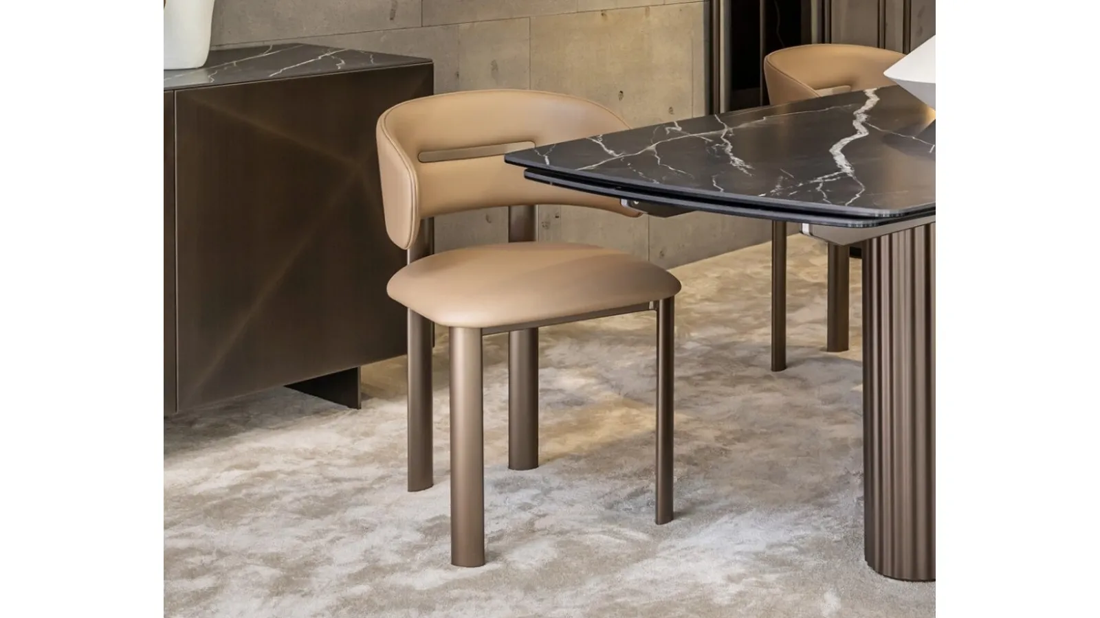 Sedia di design in pelle Velvet di Riflessi