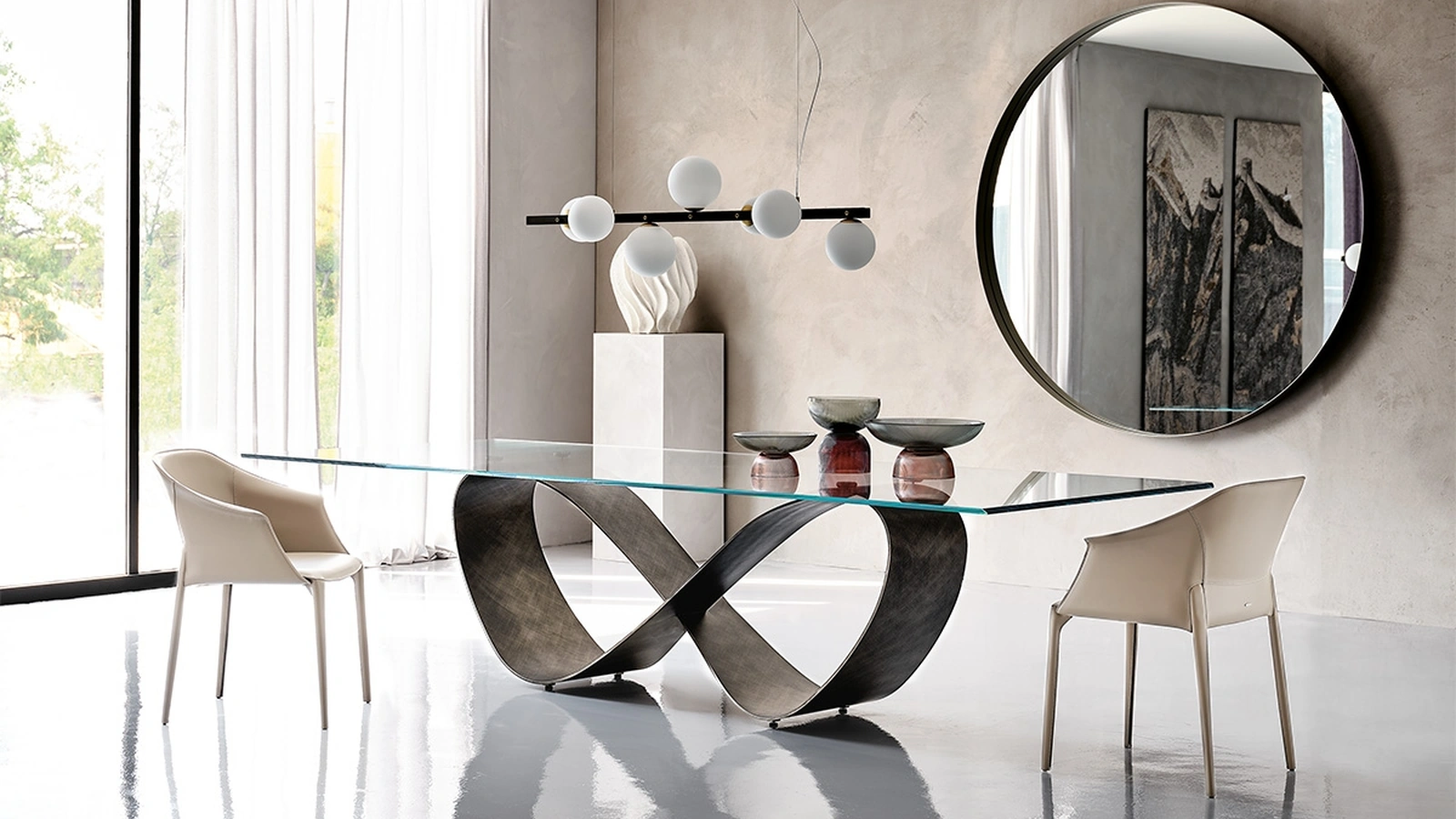 Tavolo con base in acciaio e piano in cristallo bisellato Butterfly di Cattelan Italia