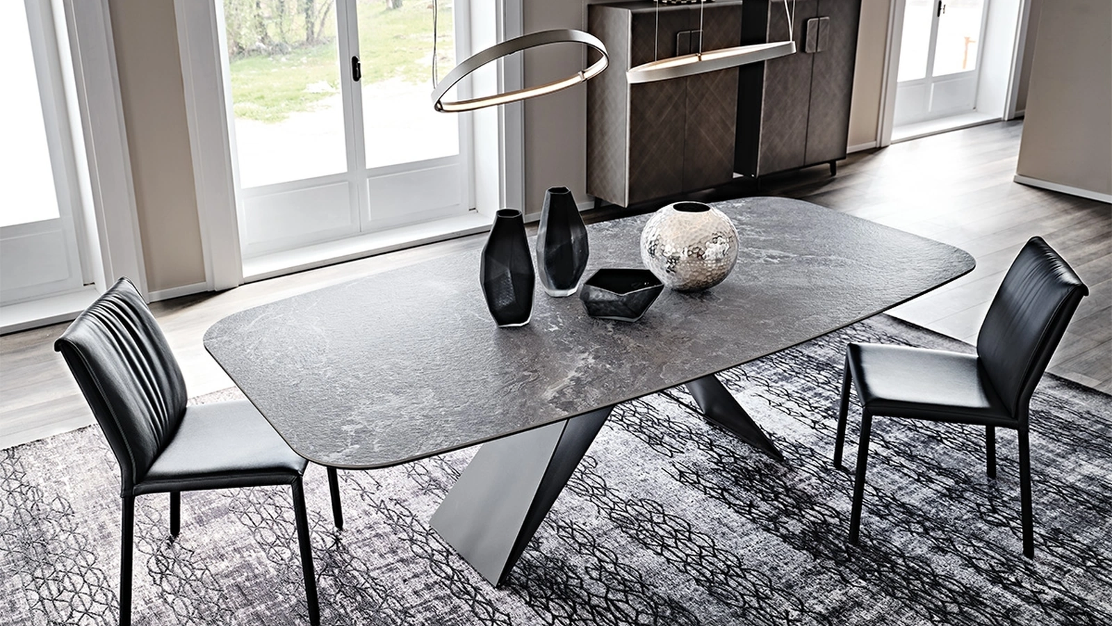 Tavolo con base in acciaio e piano in ceramica Premier Keramik di Cattelan Italia
