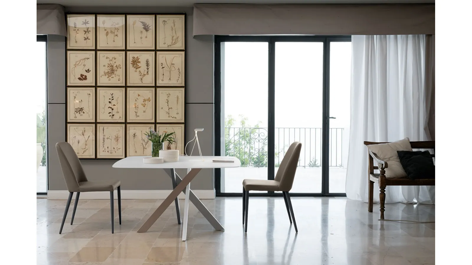 Tavolo Giotto T25 con top in vetro di Friulsedie