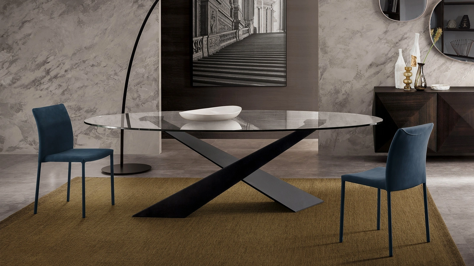 Tavolo ovale Living con top in Cristallo e base in metallo verniciato di Riflessi
