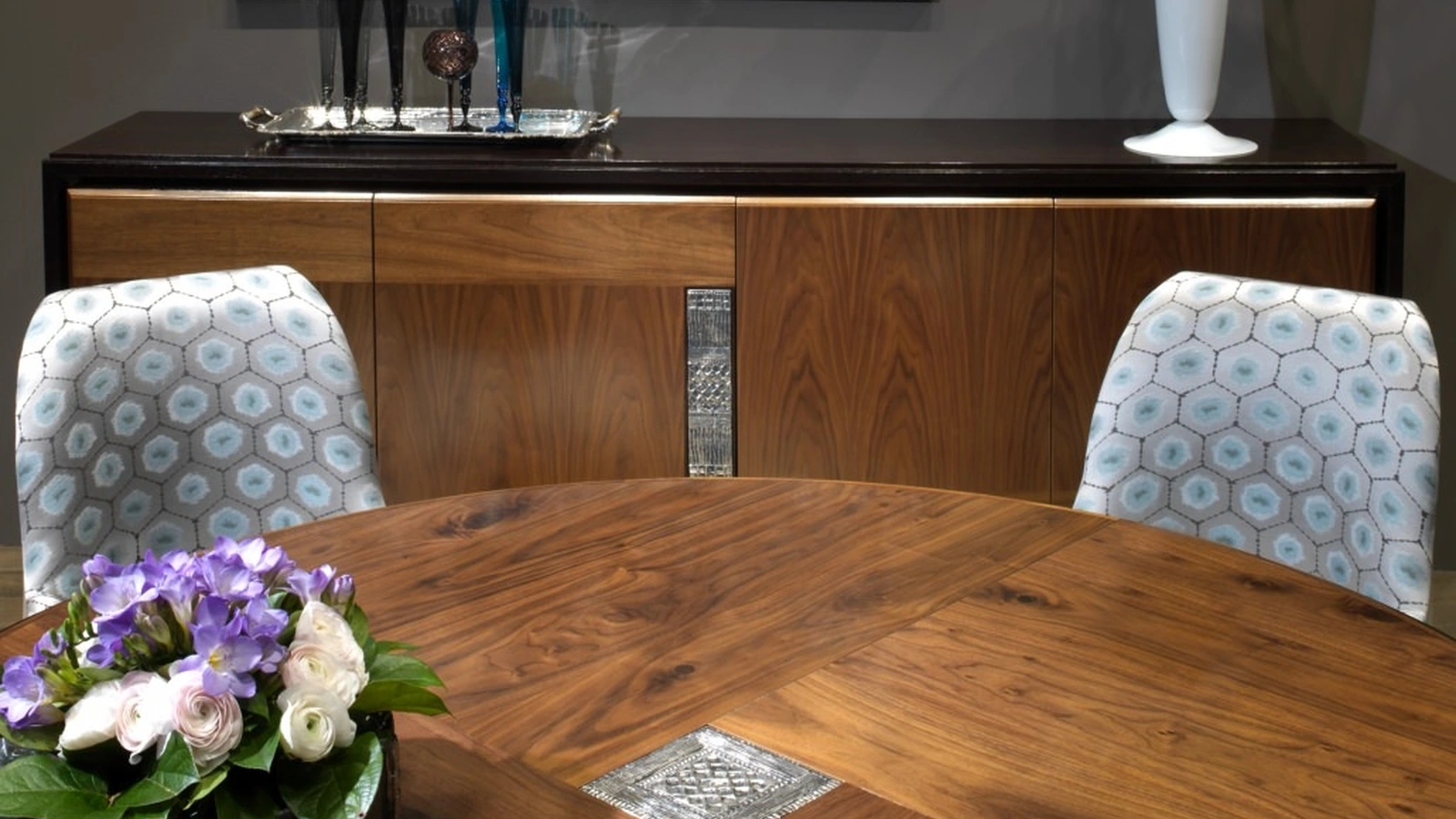 Tavolo rotondo allungabile in Rovere con inserto centrale in ceramica artistica Segreti di Arte Brotto
