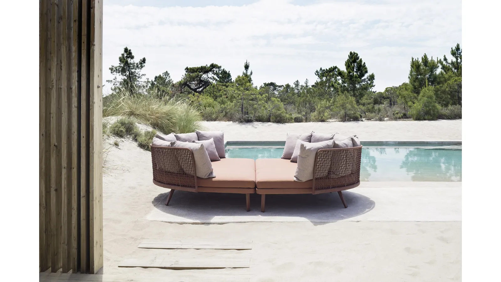 Divano Emma Daybed Compact in fibra intrecciata di Varaschin