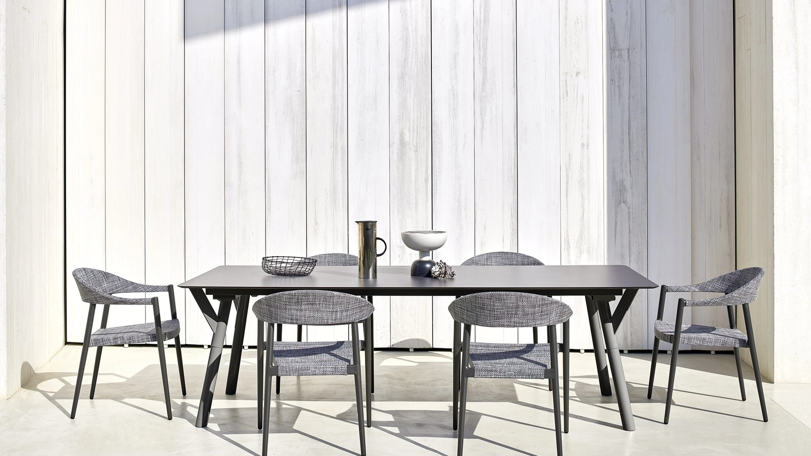 Poltroncina in tessuto tecnico PVC con cuscino imbottito Clever di Varaschin