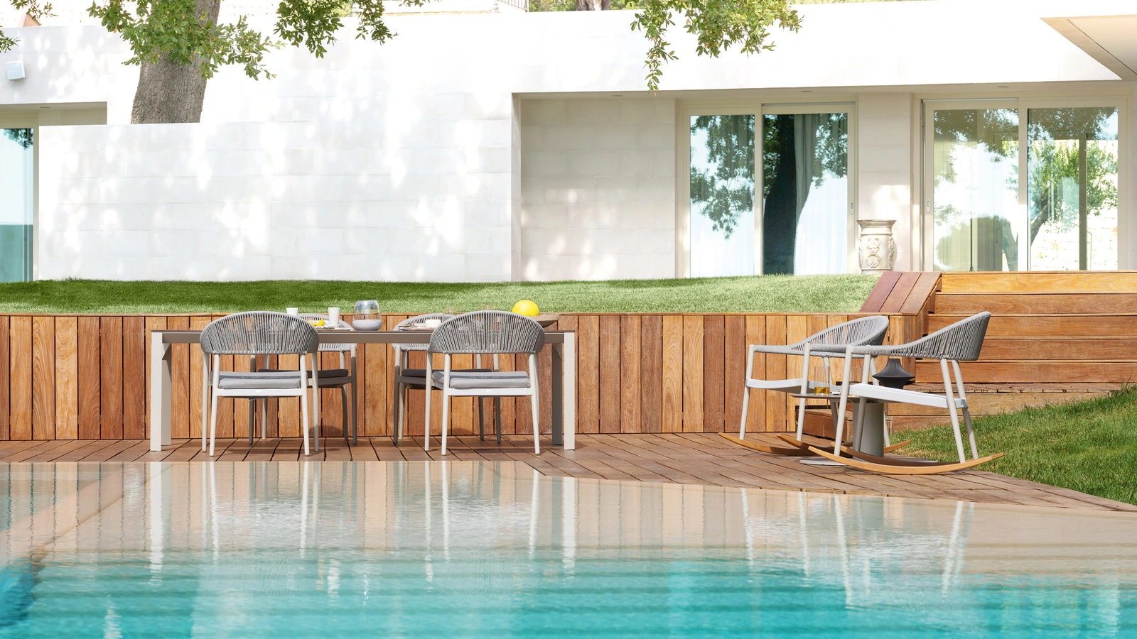 Poltroncina Lounge e a dondolo Clever di Varaschin