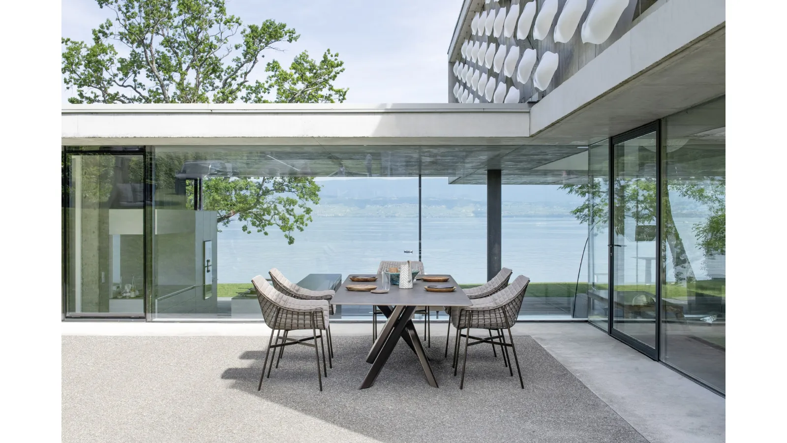 Sedia Summer Set Poltroncina in metallo e tessuto di Varaschin