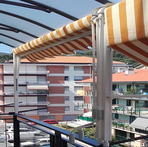 Tenda da sole TMS Silver a caduta con guide laterali di Va-ila
