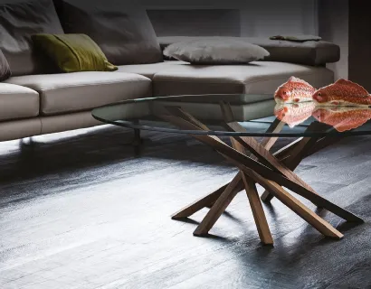 Tavolino con base in legno e piano tondo in cristallo Atari di Cattelan Italia
