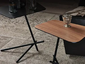 Tavolino con base in acciaio e piano in cristallo o legno Laser Cattelan Italia