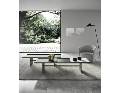 Tavolino Irori con piano in legno o legno e marmo con bordi ripiegati e base in metallo di Presotto