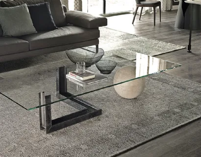 Tavolino con base in acciaio e piano rettangolare in cristallo Levante di Cattelan Italia
