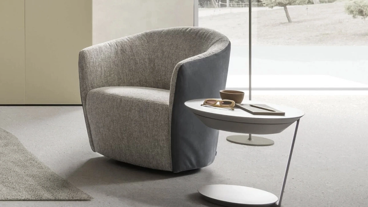 Tavolino rotondo Point in laccato opaco con gamba laterale di Presotto