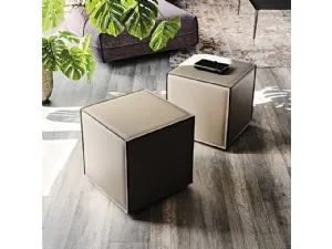 Pouf Cubo su ruote completamente rivestito in cuoio con cuciture in contrasto di Cattelan Italia