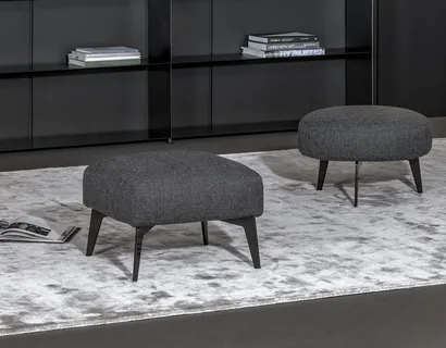 Pouf in tessuto imbottito con piedini Lovy di Bonaldo
