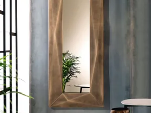 Specchio Diamond con cornice in ottone spazzolato di Riflessi