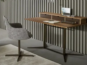 Scrittoio Nelson in legno con base in metallo di Bonaldo