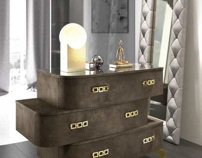 Specchiera Duse con cornice in ecopelle imbottita di Adriatica