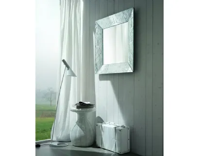 Specchio moderno Gocce con cornice in cristallo decorata a mano di Riflessi