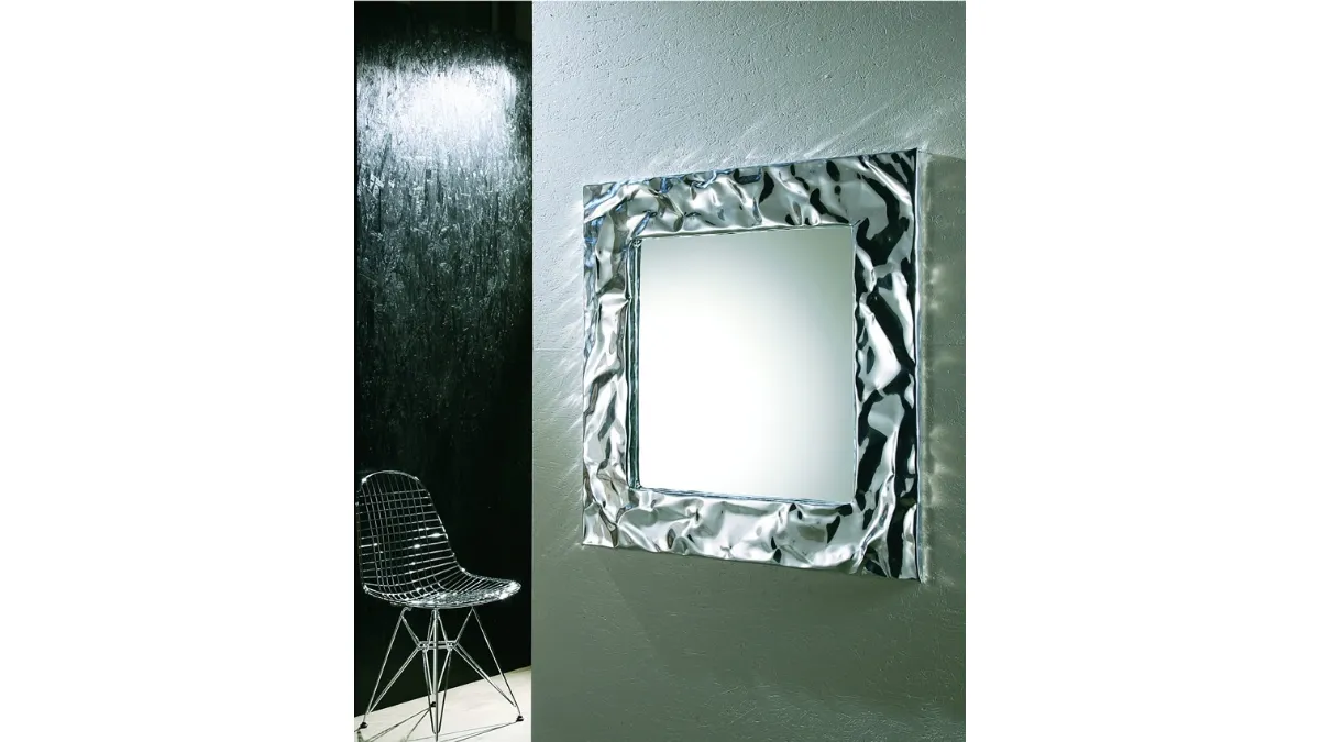 Specchio Mito con cornice in alluminio di Riflessi