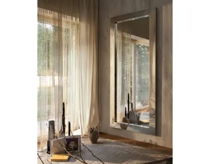 Specchio da parete con cornice in acciaio inox lucidato effetto riflettente Titanio di Riflessi
