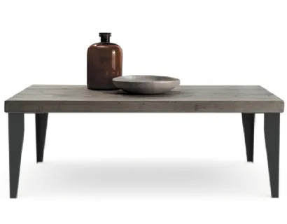 Tavolino Wood in legno con gambe in ferro di Devina Nais