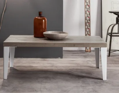 Tavolino in rovere materico e metallo vernciato Wood di Devina Nais moderno