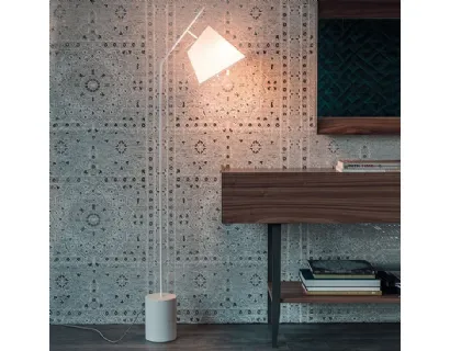 Lampada da terra con base in cemento e paralume in cotonette Karibù di Cattelan Italia