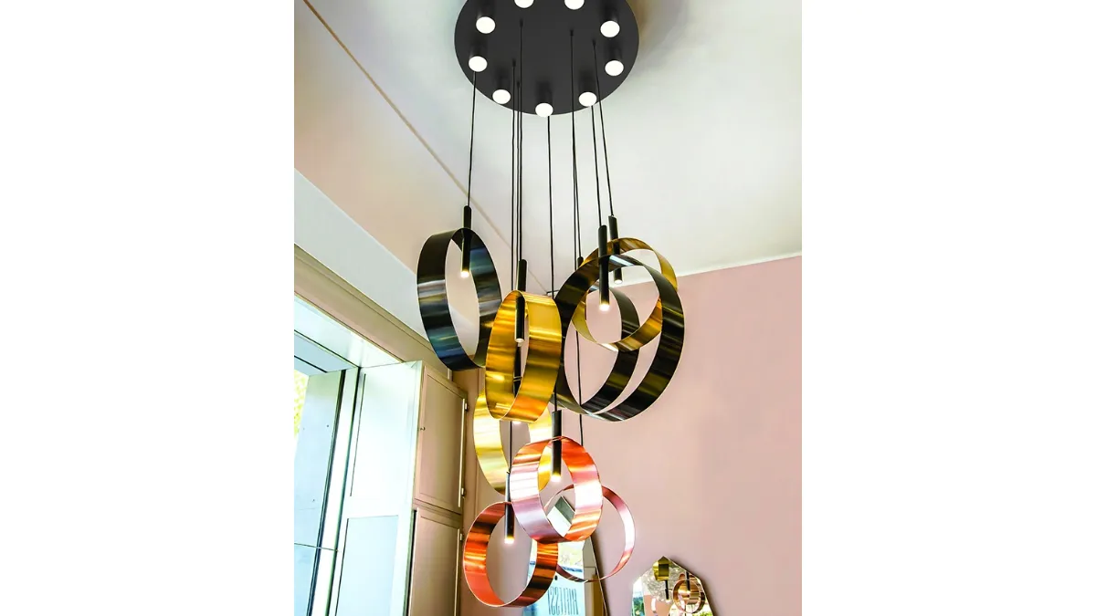 Lampada a sospensione Led Loop S9 formata da nove anelli in metallo di Riflessi