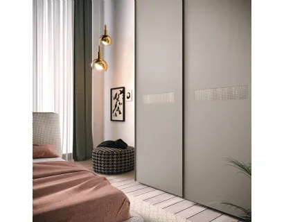 Armadio Arca con inserto vetro con tessuto color perla beige di Corso 11