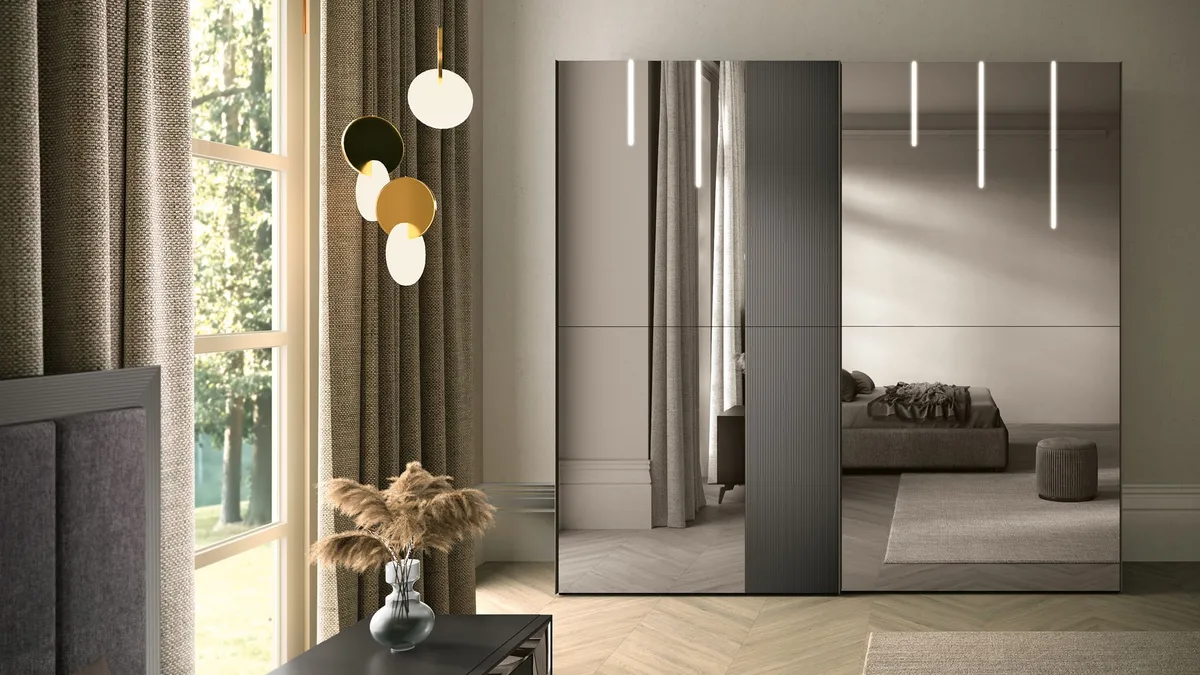 Armadio con ante scorrevoli Astra di Adriatica