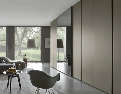 Armadio Breccia Visone ad ante battenti con anta a specchio scorrevole di Sangiacomo