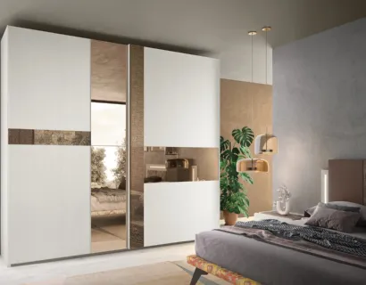 Armadio Composizione 16B con ante scorrevoli in melaminico effetto legno e inserti a specchio bronzato con e senza decoro di Corso 11
