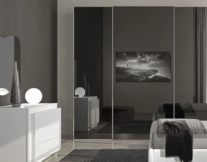 Armadio Riflessi con ante scorrevoli a specchio di Adriatica