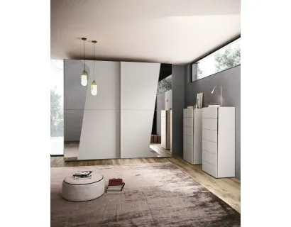 Armadio Sipario Maxi finitura Talco Grigio con Specchio e profili titanio di Corso 11