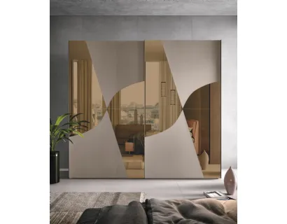 Armadio Zen rovere visone con Specchio Bronzo e profili titanio di Corso 11