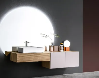 Mobile da Bagno sospeso Composizione B06 in legno di Rovere massello naturale e laccato di Devina Nais