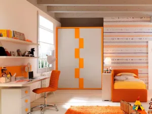 Cameretta arancione con letto singolo KC313 di Moretti Compact