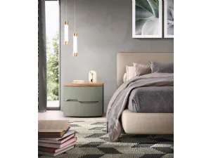 Comodino Arca laccato opaco Verde Muschio con top rovere miele nodato di Corso 11