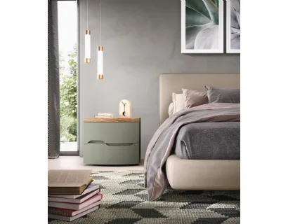 Comodino Arca laccato opaco Verde Muschio con top rovere miele nodato di Corso 11