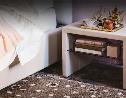 Comodino in legno rivestito in ecopelle Dorian di Cattelan Italia