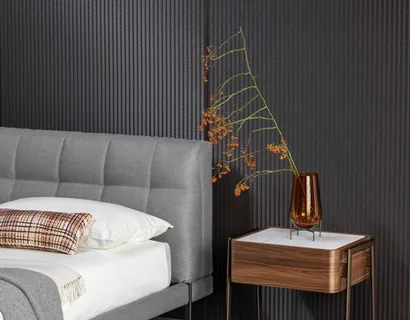 Comodino Partout in legno con top in marmo di Bonaldo