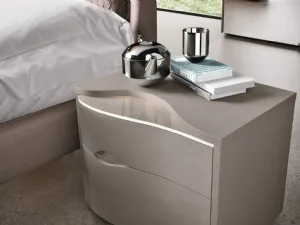 Comodino Volo con Top Vetro laccato e con Kit Led Top optional di Corso 11