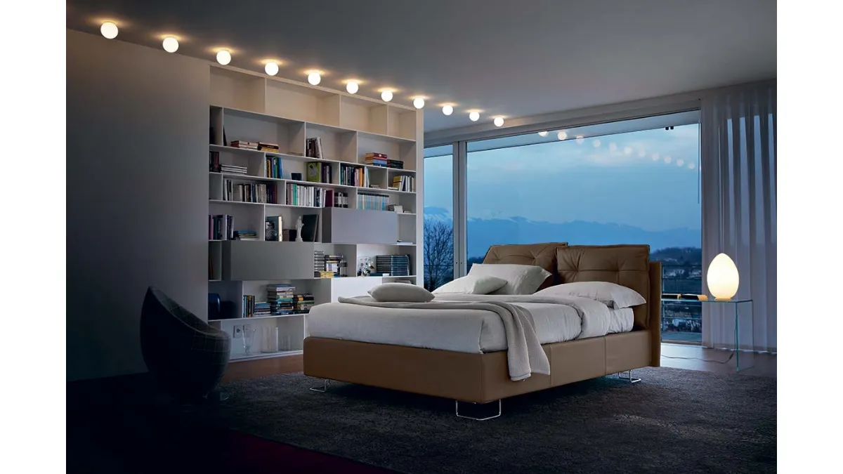 Letto in pelle Ambra con testiera imbottita e trapuntata di Bontempi Letti Design