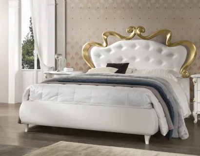 Letto classico in ecopelle con testiera trapuntata con bordo in legno decorato in oro laccato Athena di Adriatica