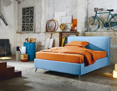 Letto moderno imbottito con testiera trapuntata a stisce orizzontali Bob Stripes di Noctis