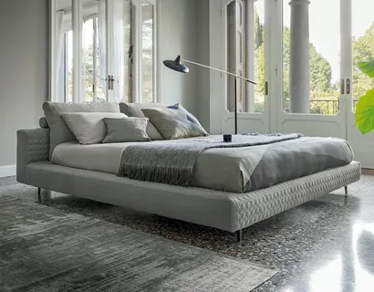 Letto Owen in tessuto imbottito di Bonaldo