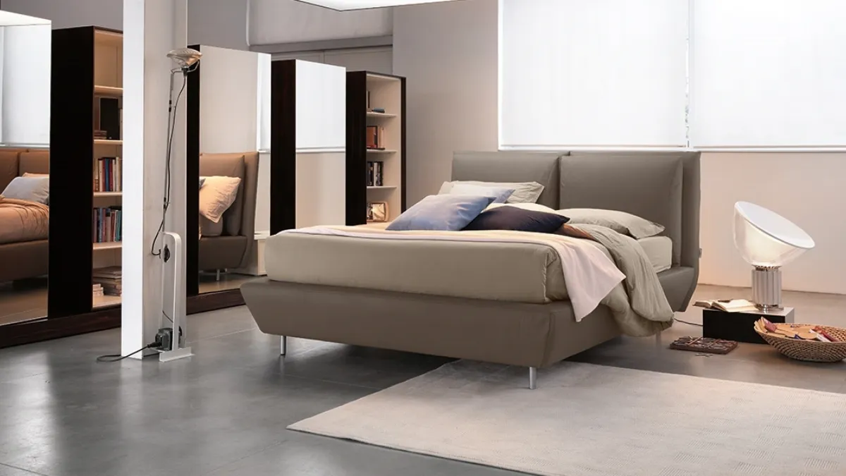 Letto in pelle con testiera Alcott di Bontempi Letti Design