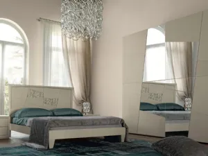 Letto matrimoniale in legno con testiera decorata con motivo a foglia Decor Modo 10